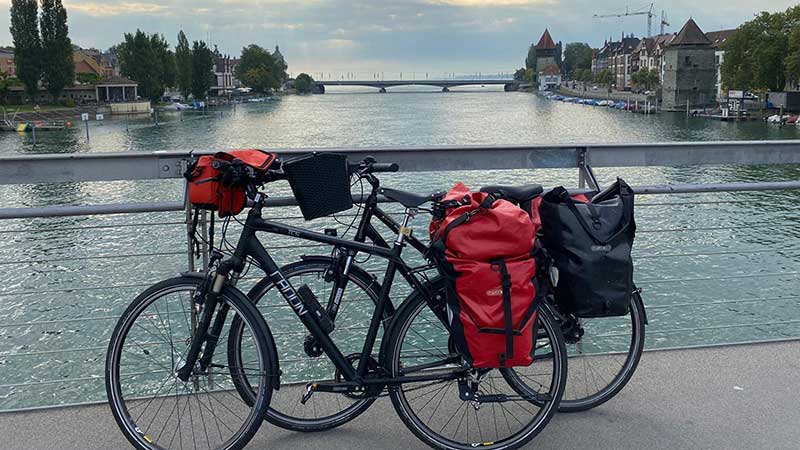 Fahrrad mit Packtaschen